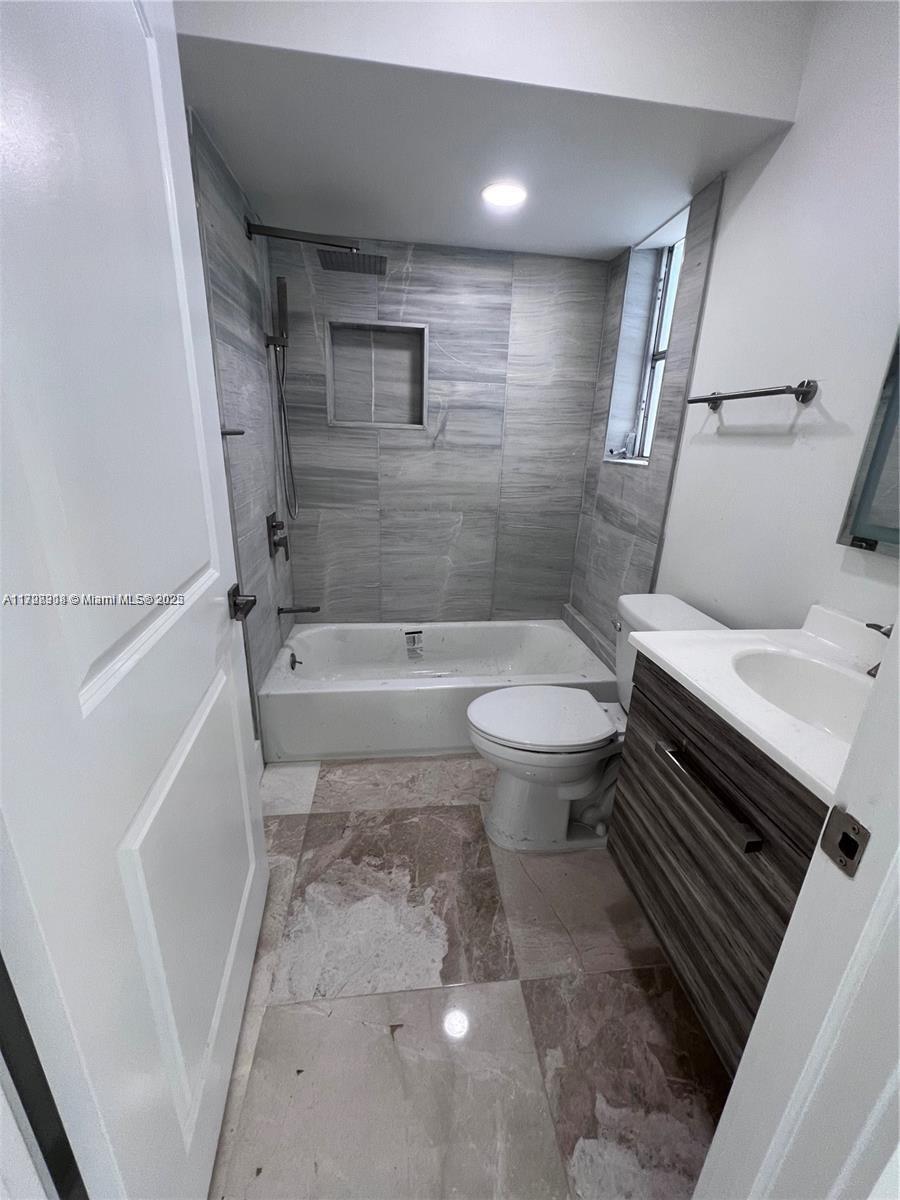 2114 Plunkett St Property Photo 15
