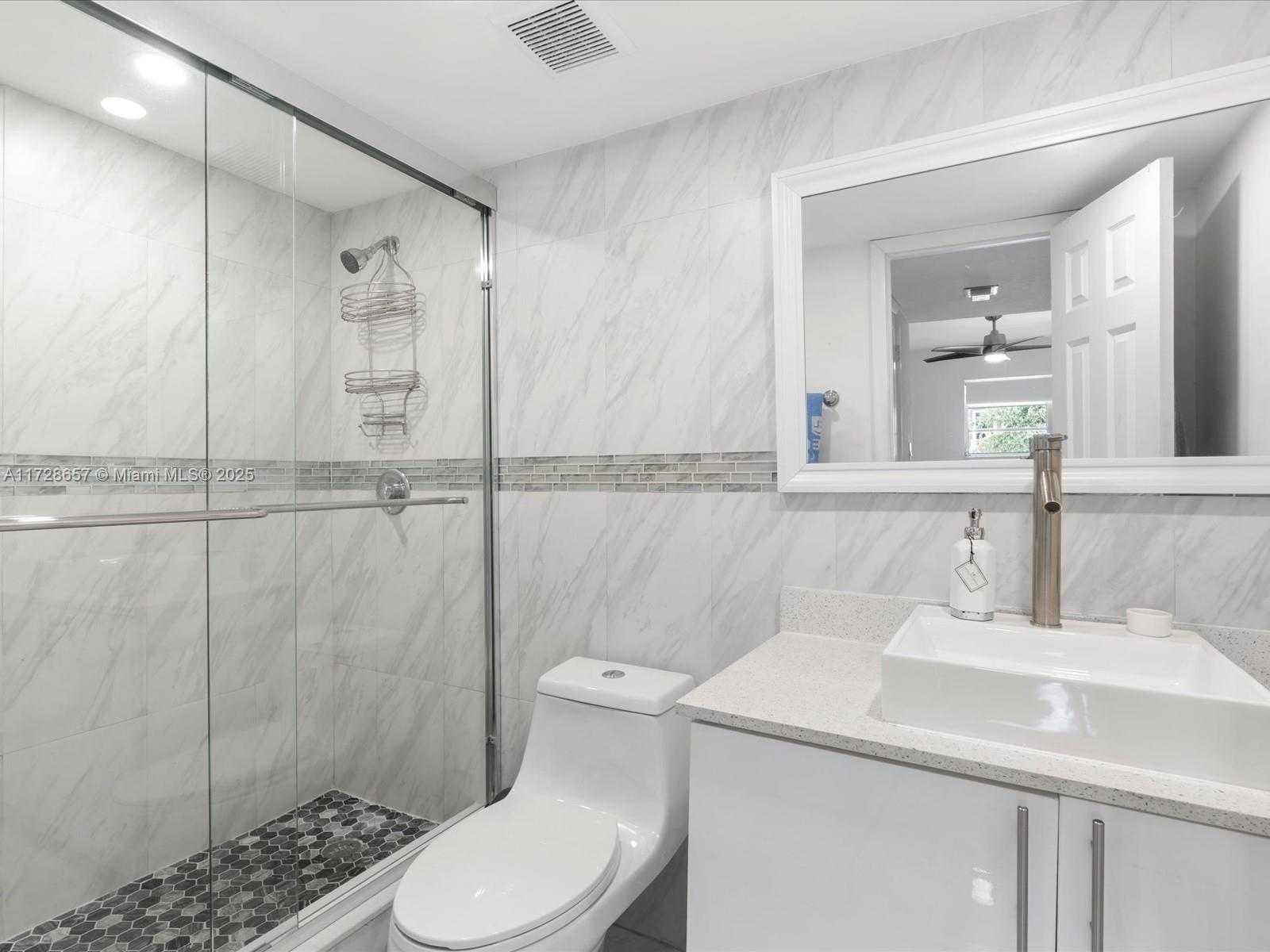 3860 Ne 170th St 211 Property Photo 11