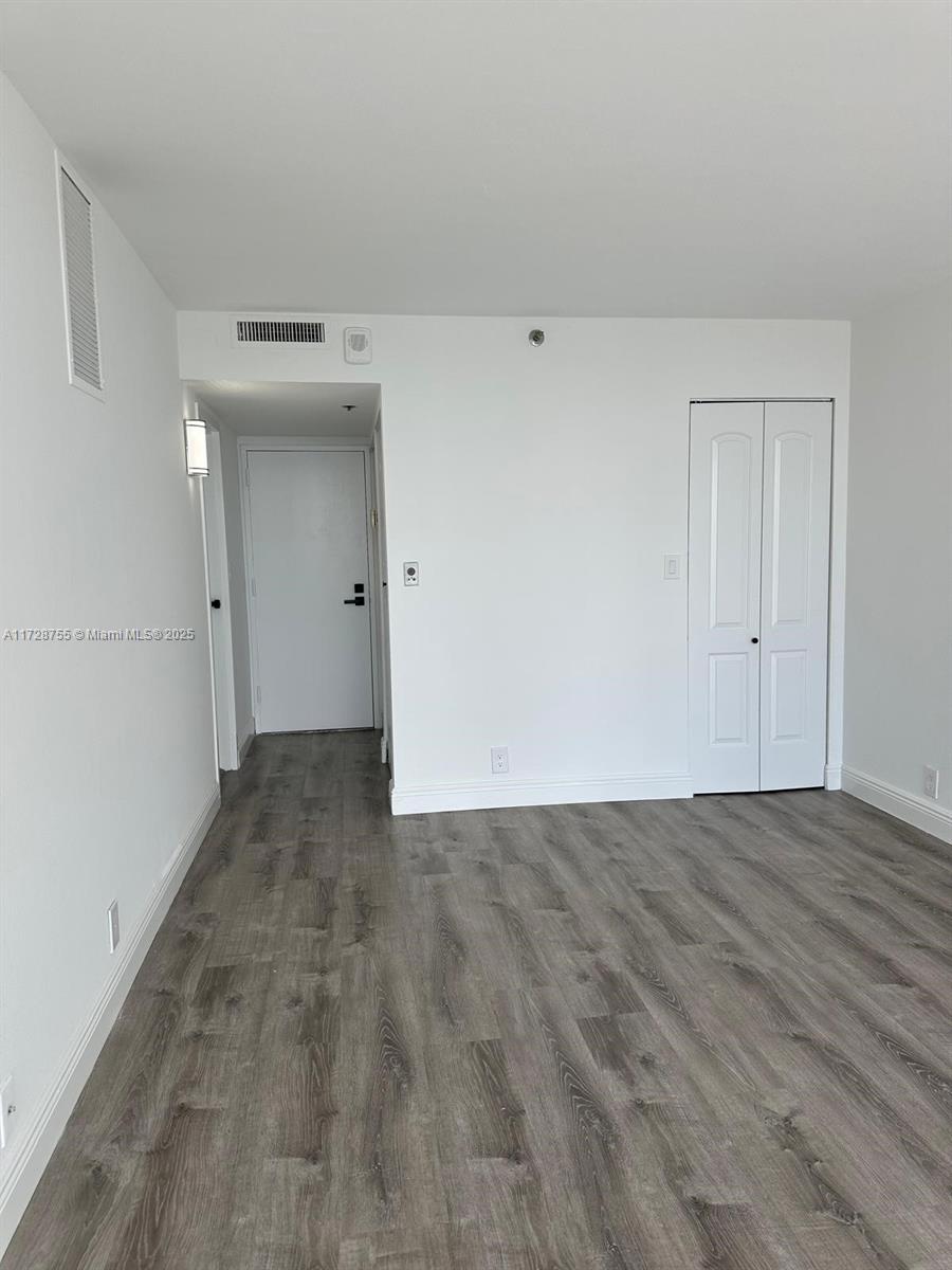 7601 E Treasure Dr 1823 Property Photo 13
