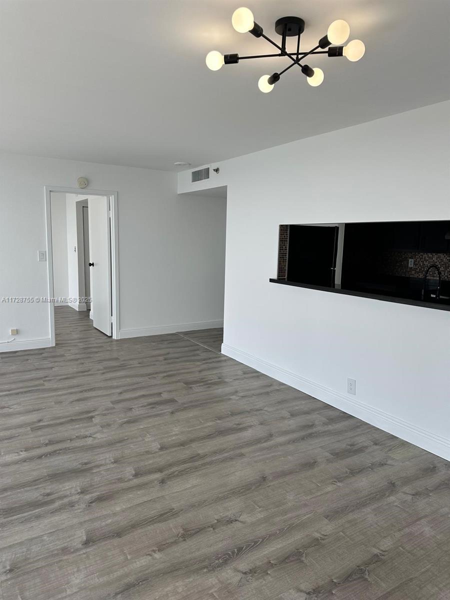 7601 E Treasure Dr 1823 Property Photo 14