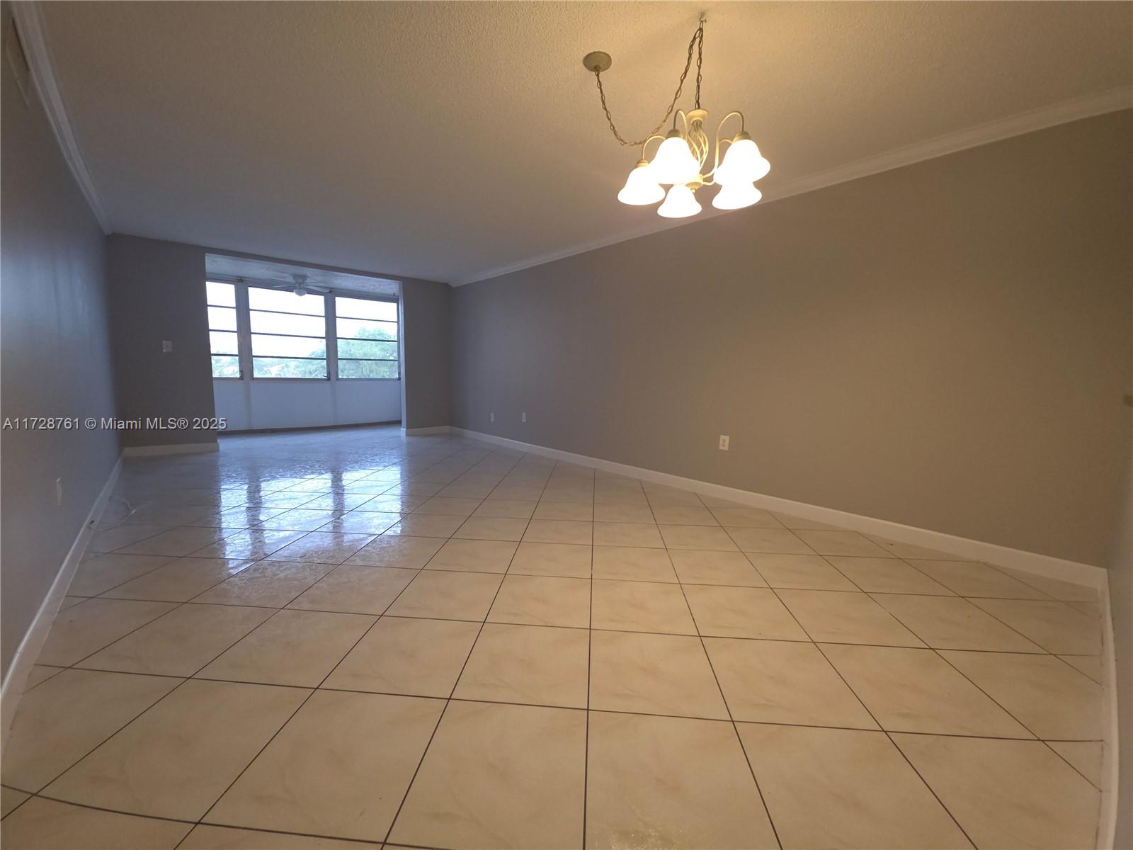 2840 Somerset Dr 318m Property Photo 5