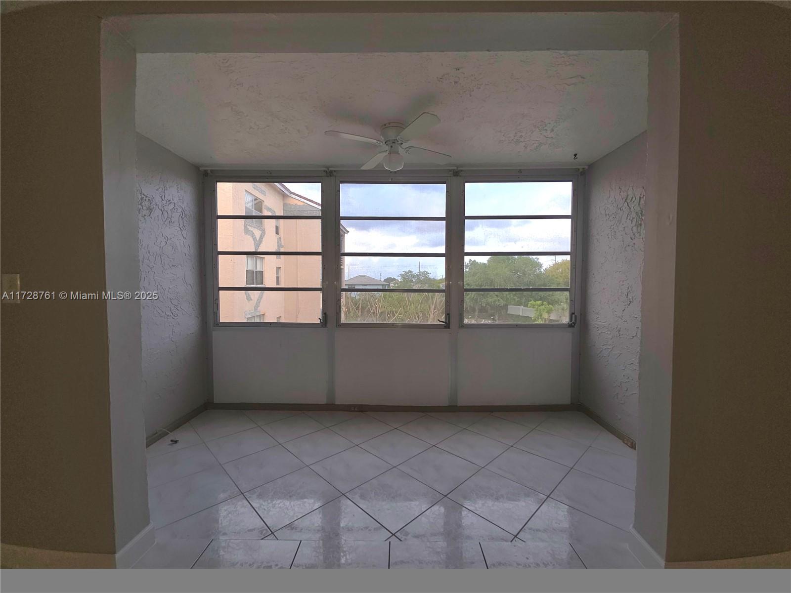 2840 Somerset Dr 318m Property Photo 6