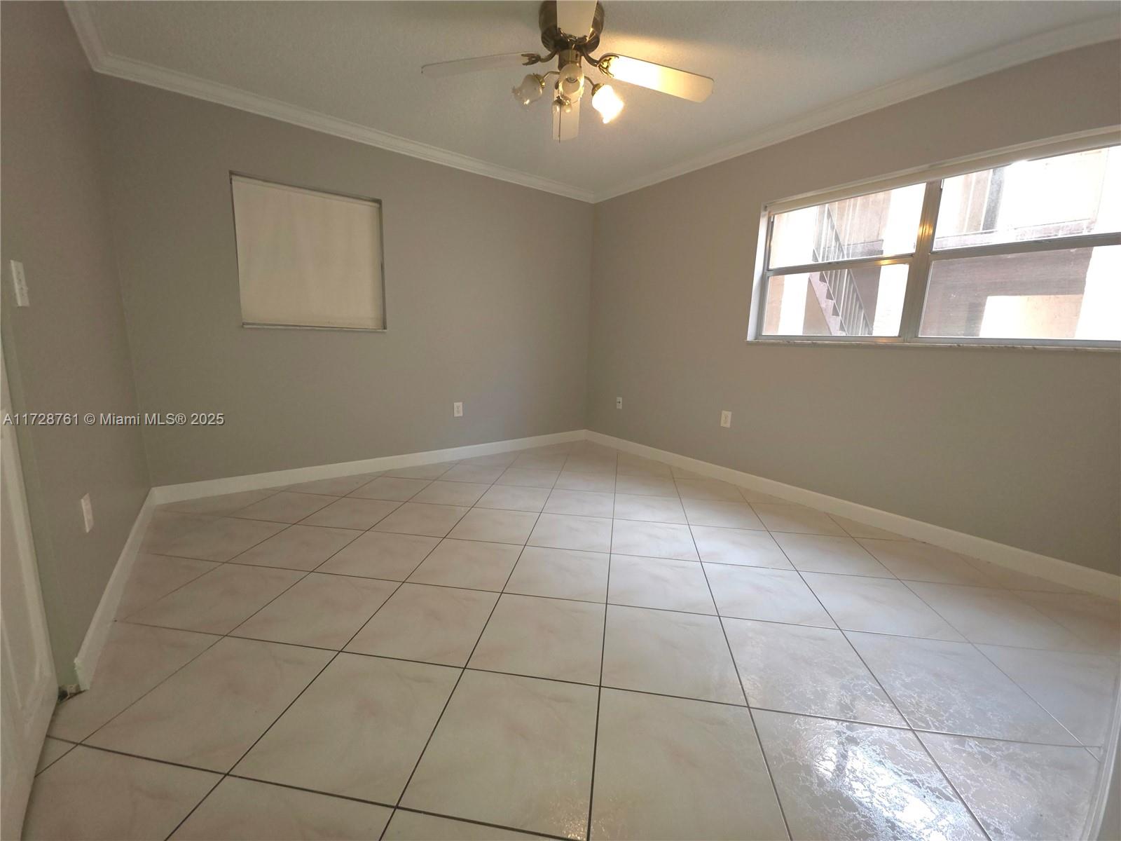 2840 Somerset Dr 318m Property Photo 7