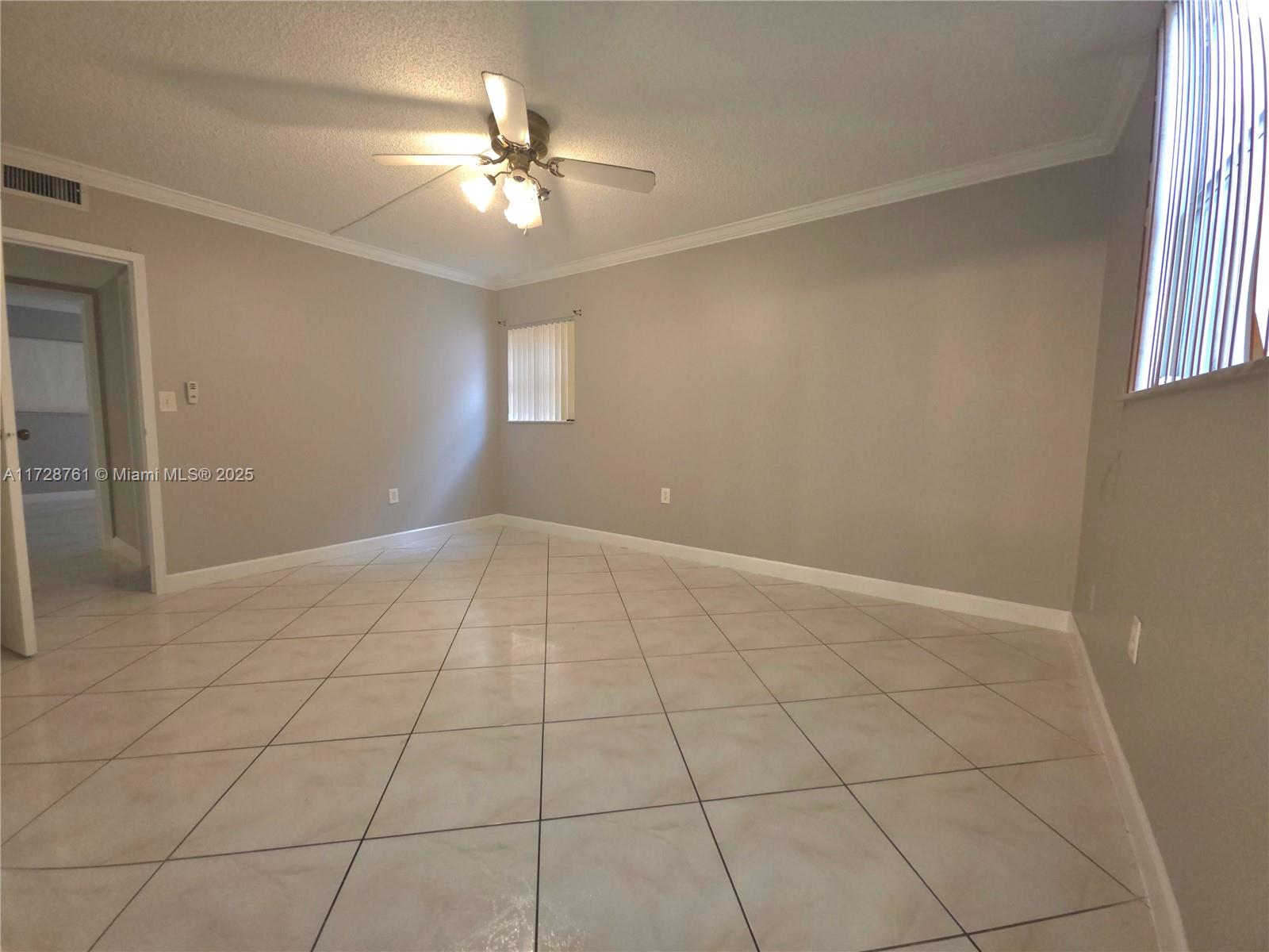 2840 Somerset Dr 318m Property Photo 8