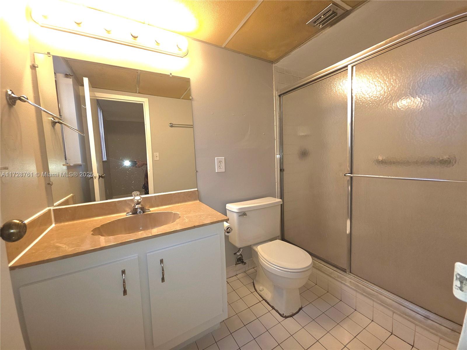 2840 Somerset Dr 318m Property Photo 9