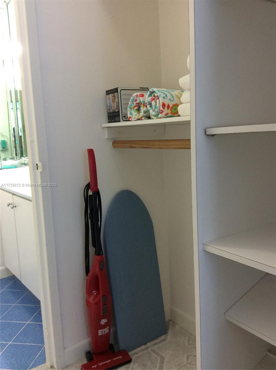 100 Lincoln Rd 616 Property Photo 15