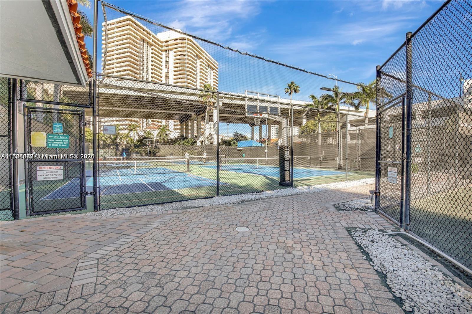 3600 Mystic Pointe Dr 1111 Property Photo 24