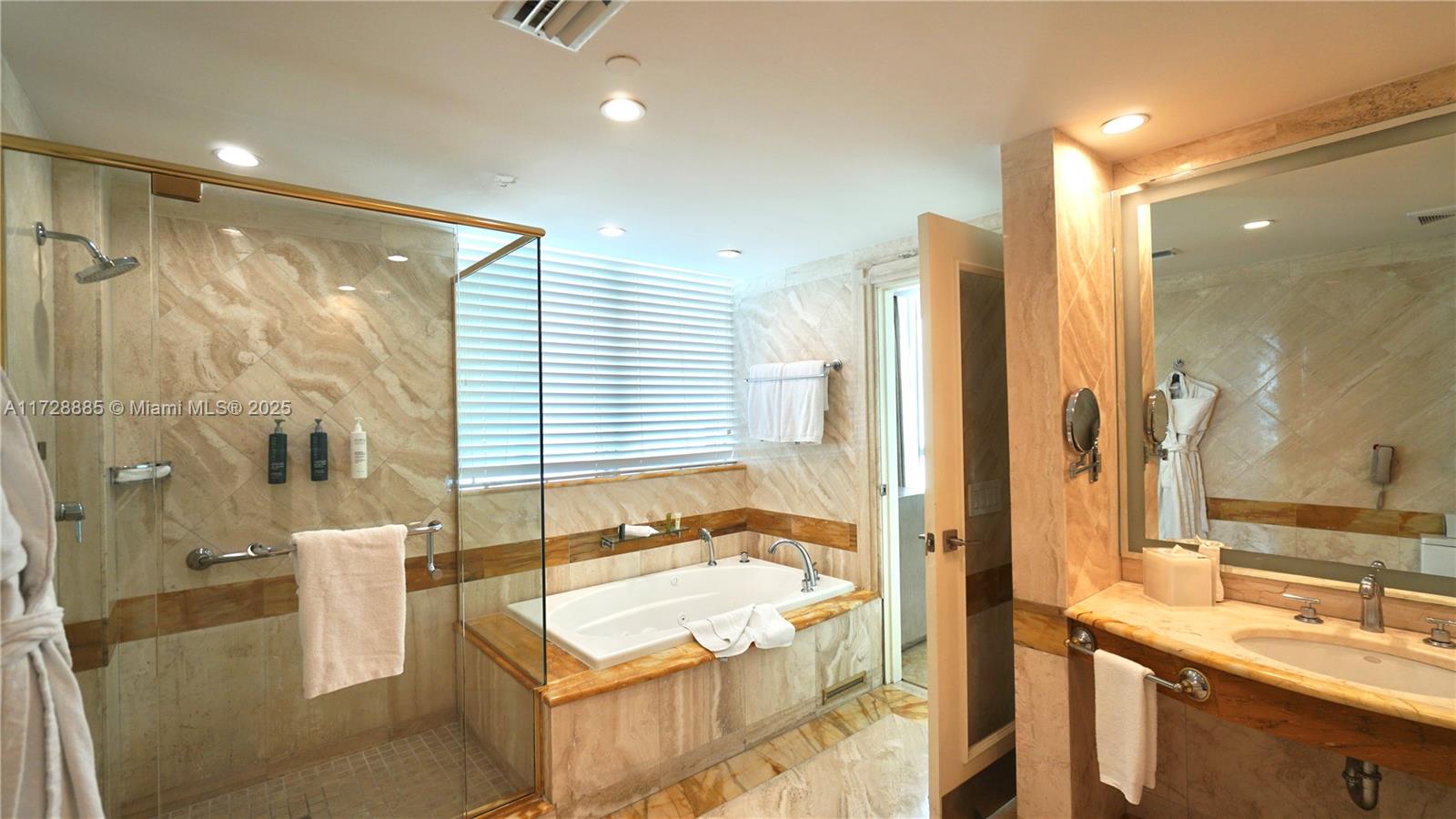 101 Ocean Dr 611 Property Photo 17