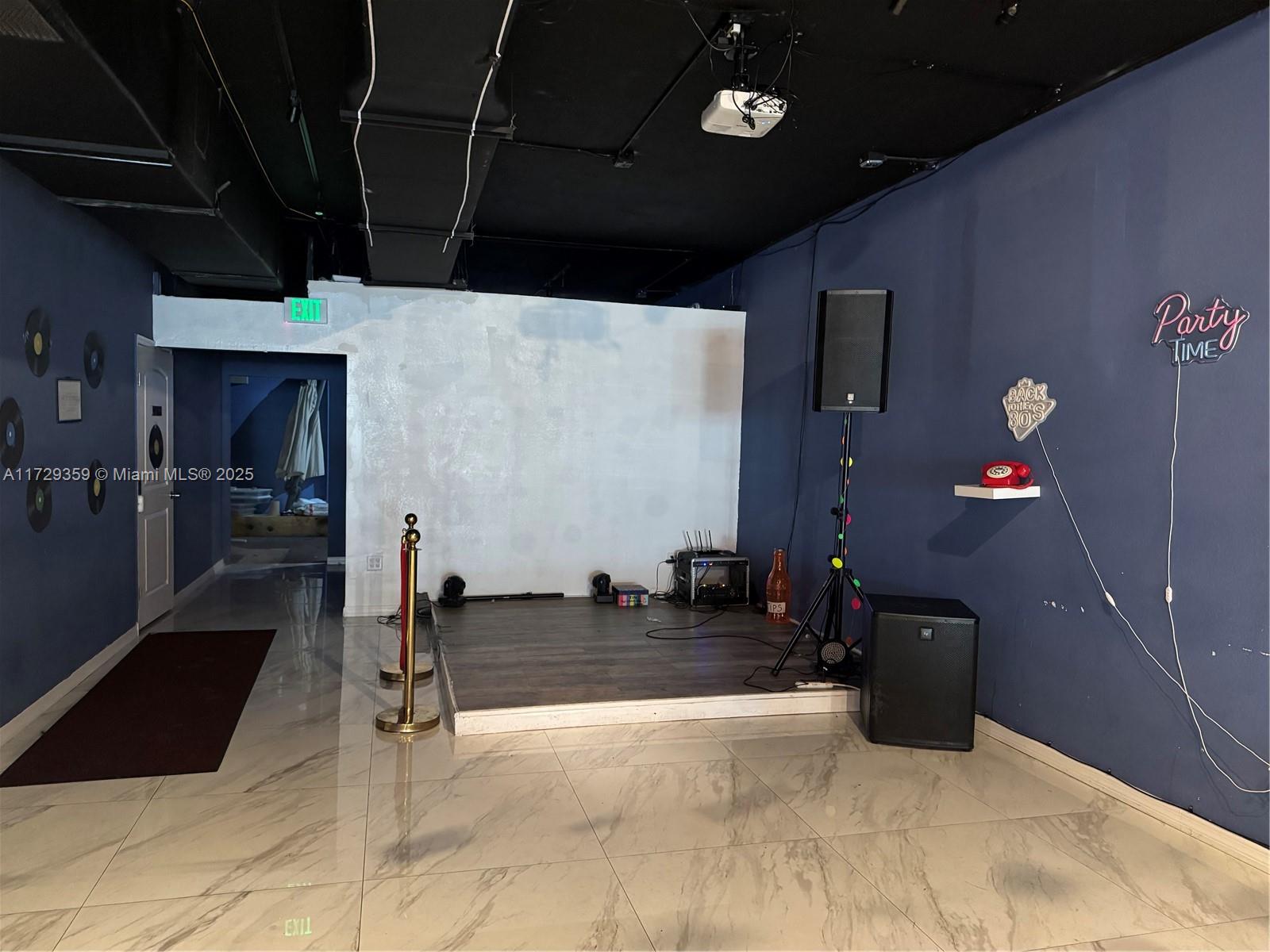 1936 Hollywood Blvd Property Photo 4