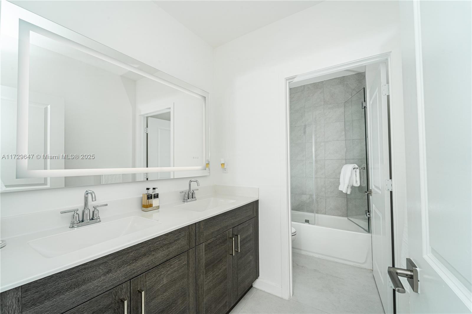 1688 Se 8th Ave Property Photo 19