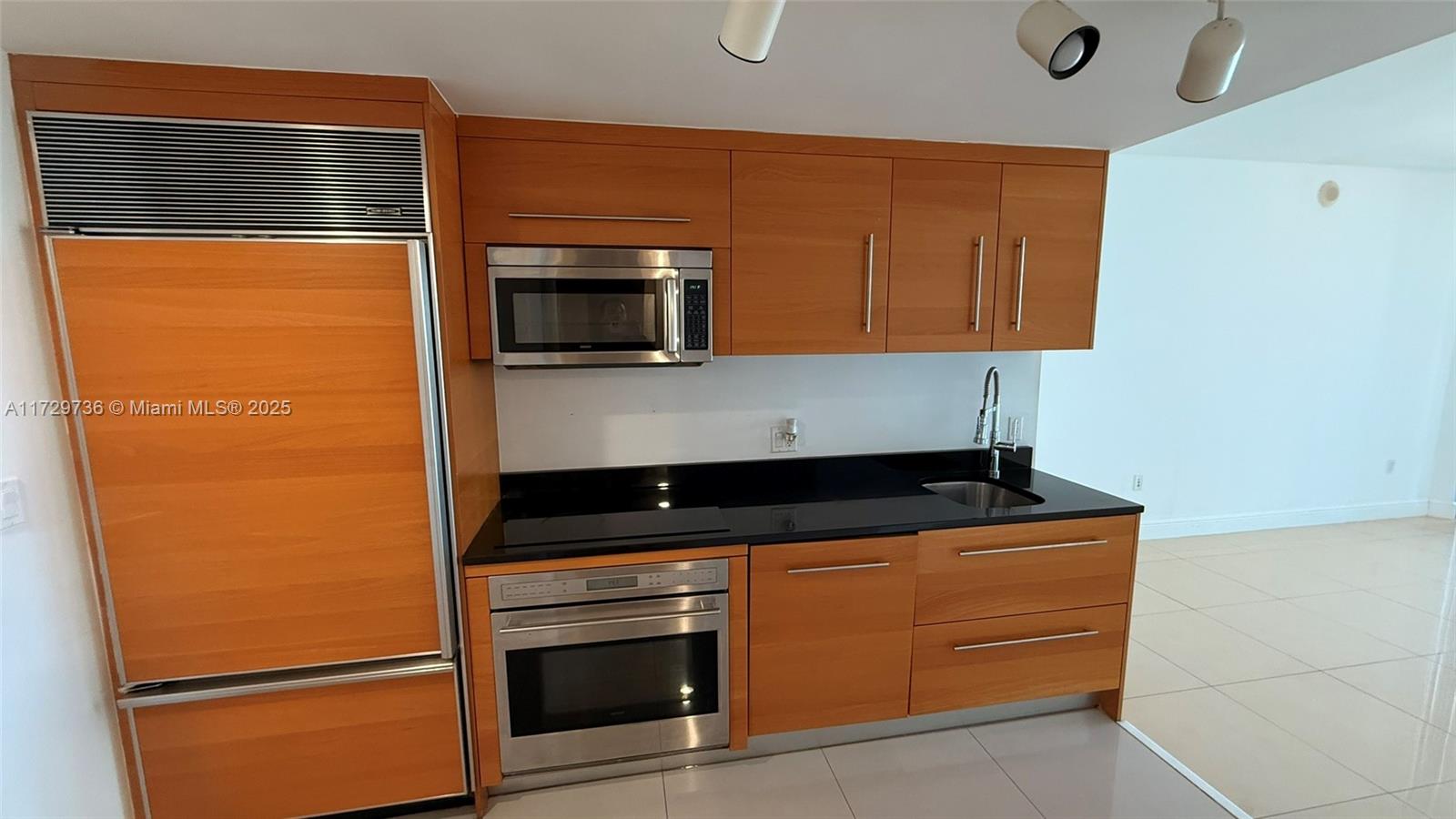 475 Brickell Ave 4408 Property Photo 4