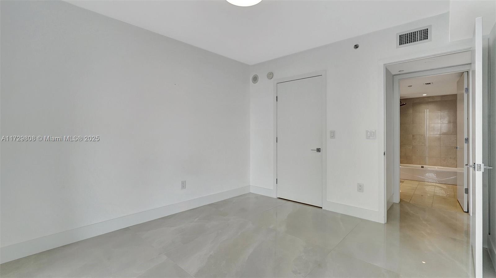 18911 Collins Ave 3102 Property Photo 13