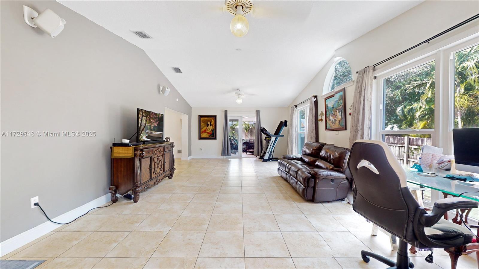 1729 N Curlew Ln Property Photo 8