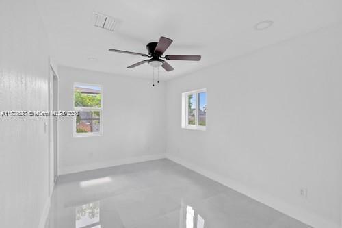 655 Sw 5th St Property Photo 8