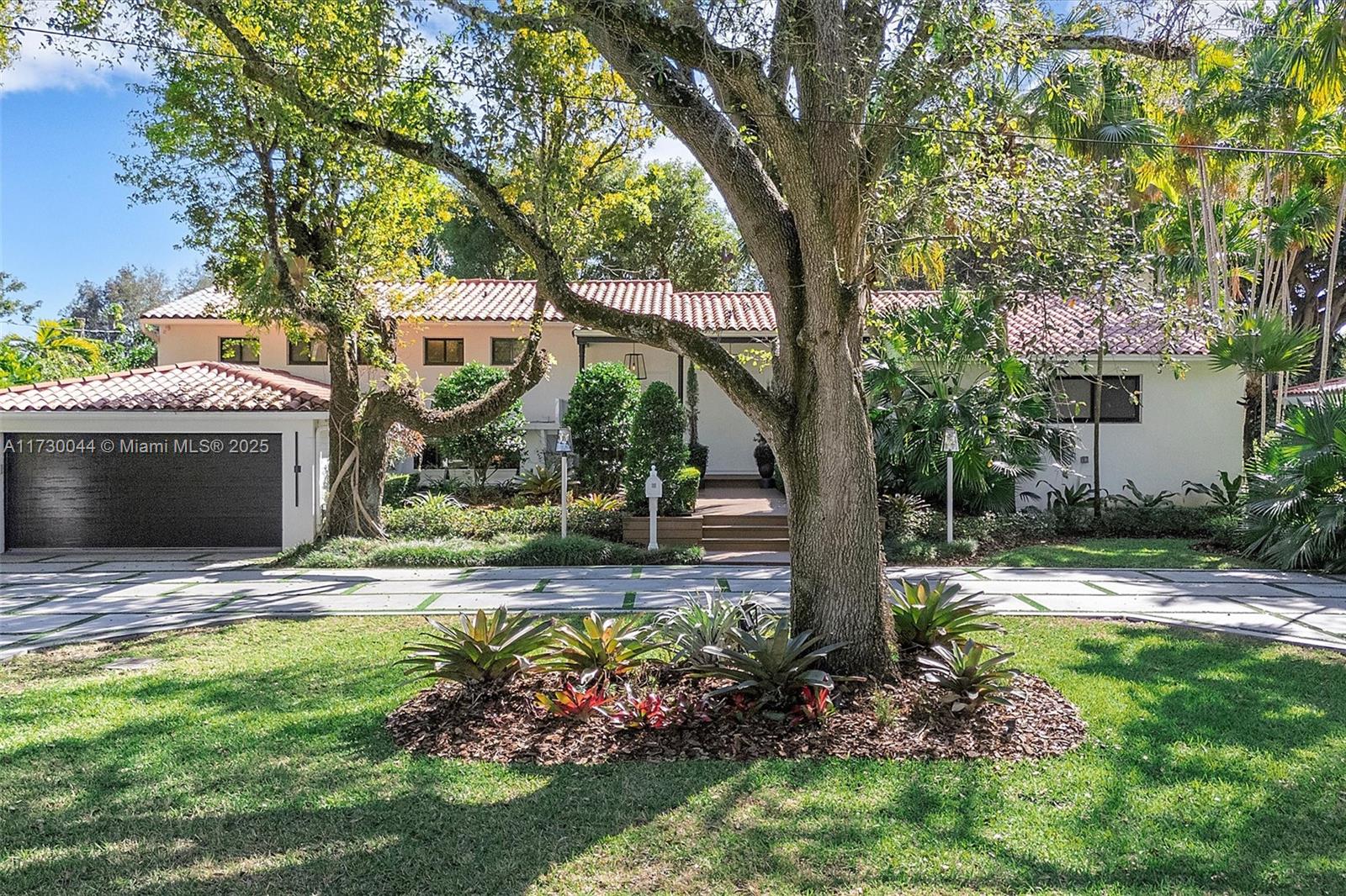 652 Ne 105th St Property Photo 2