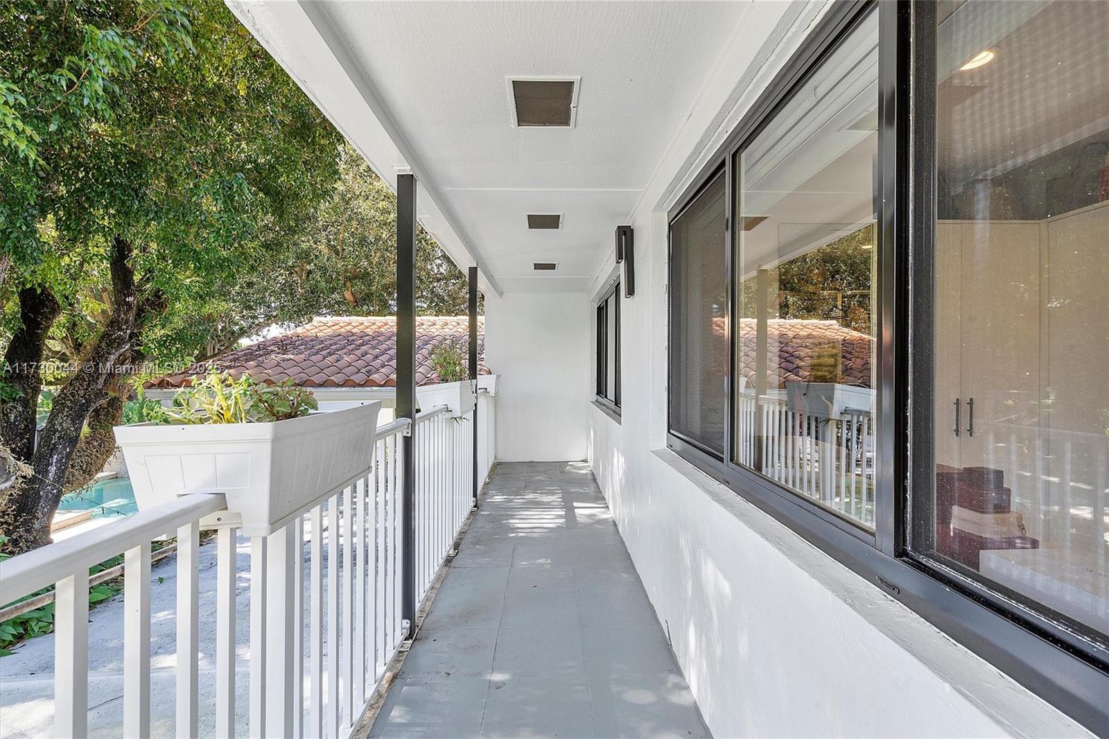 652 Ne 105th St Property Photo 38