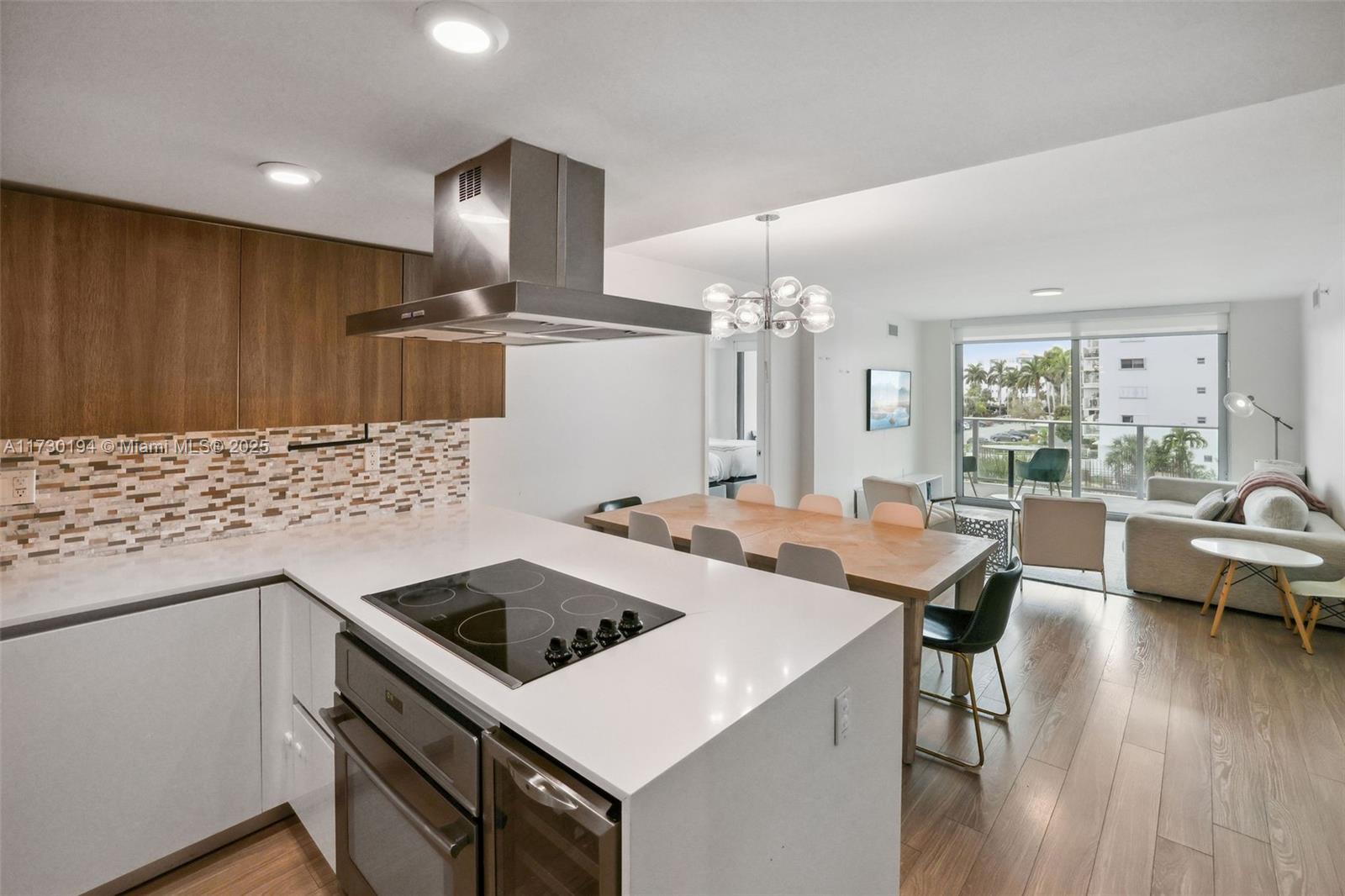 1025 92nd St 402 Property Photo 3