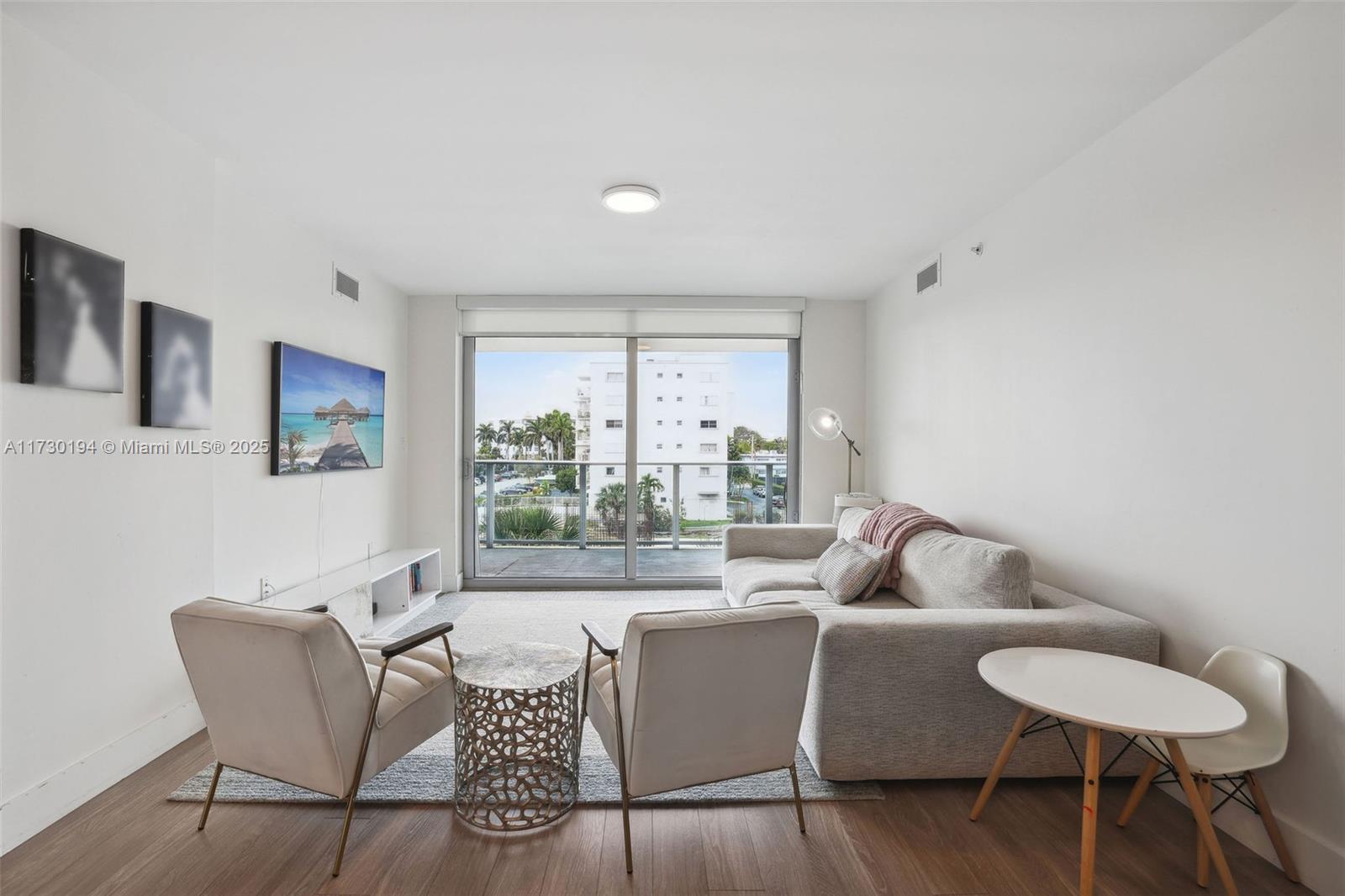 1025 92nd St 402 Property Photo 4