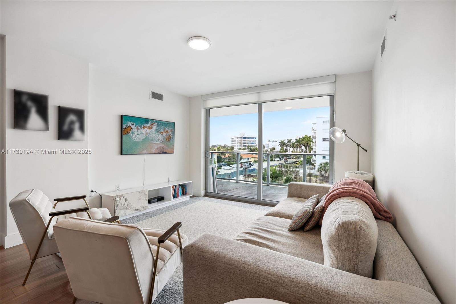 1025 92nd St 402 Property Photo 5