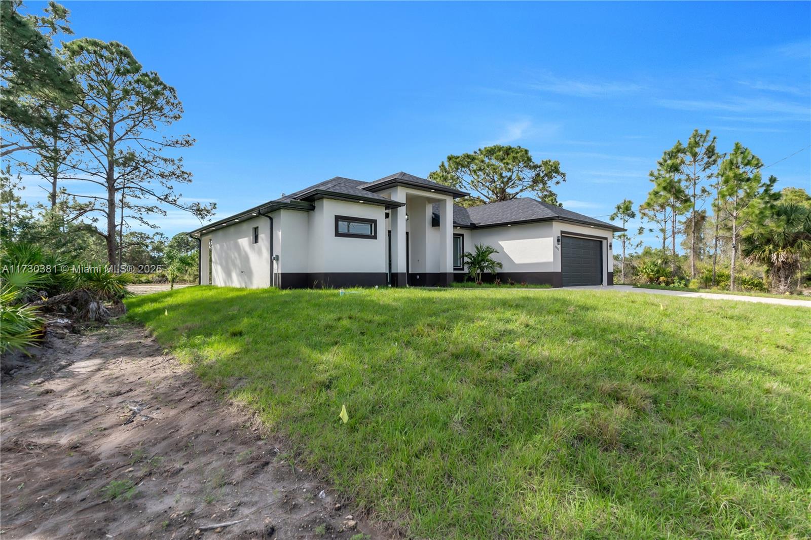 6005 Queen Property Photo 3