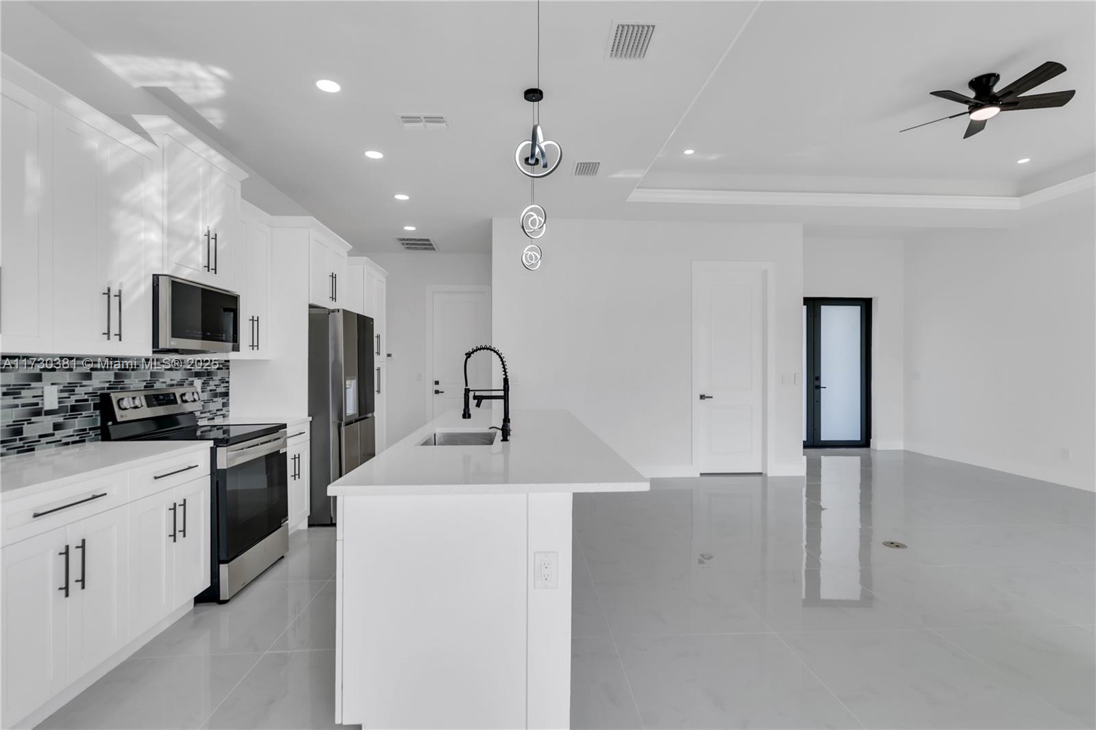 6005 Queen Property Photo 9