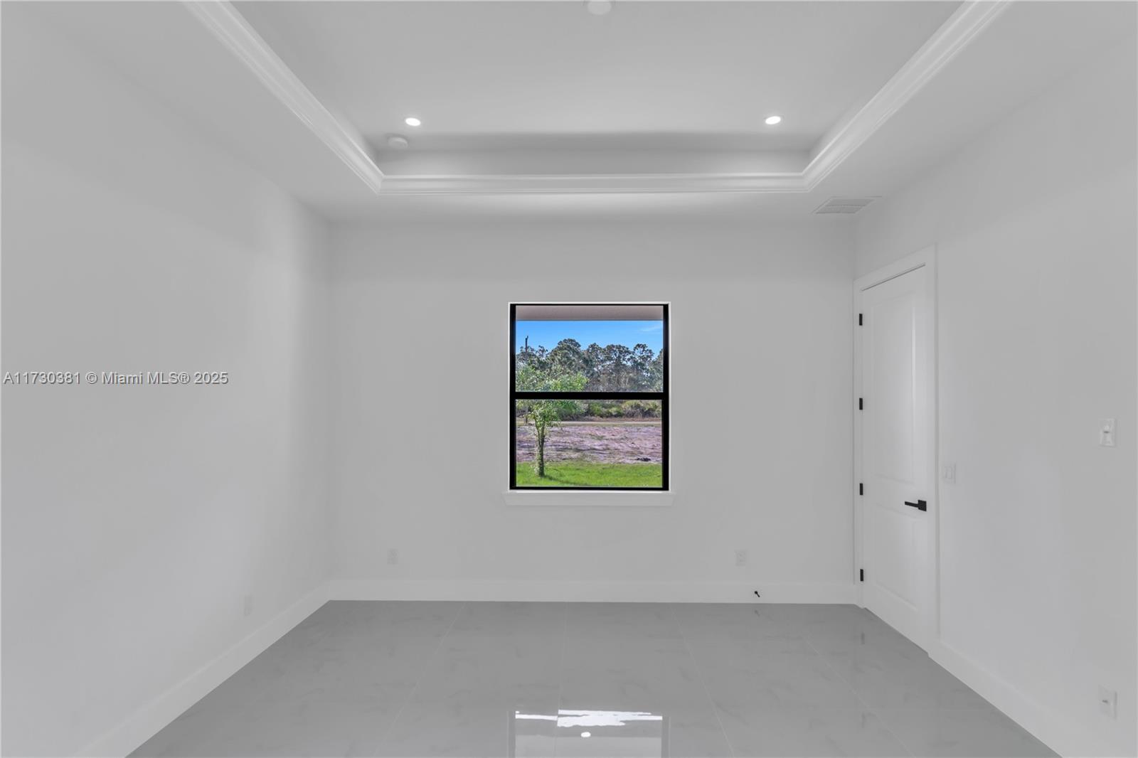 6005 Queen Property Photo 10
