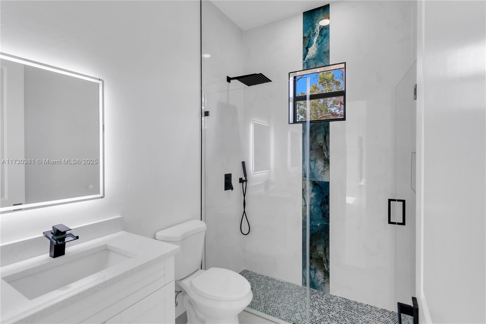 6005 Queen Property Photo 11