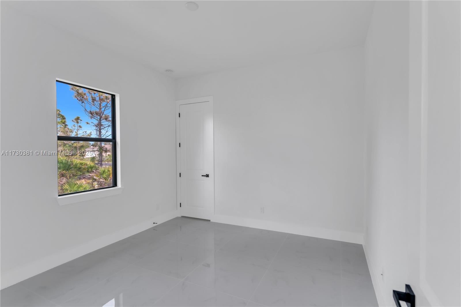 6005 Queen Property Photo 12