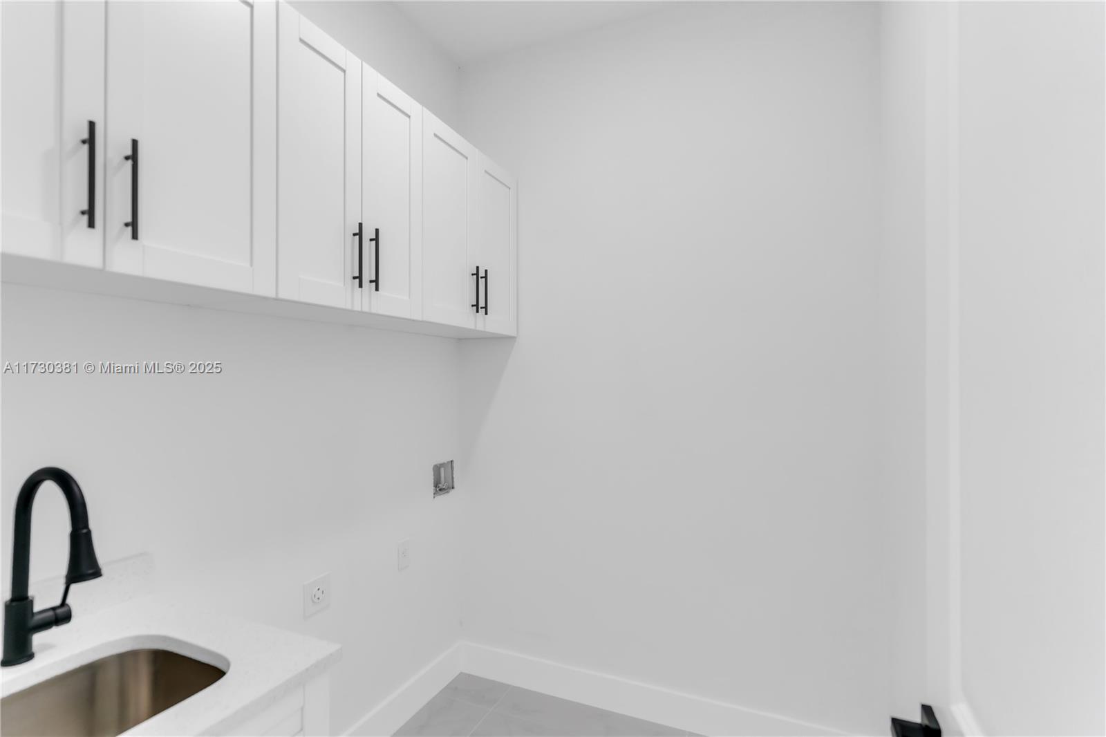 6005 Queen Property Photo 18