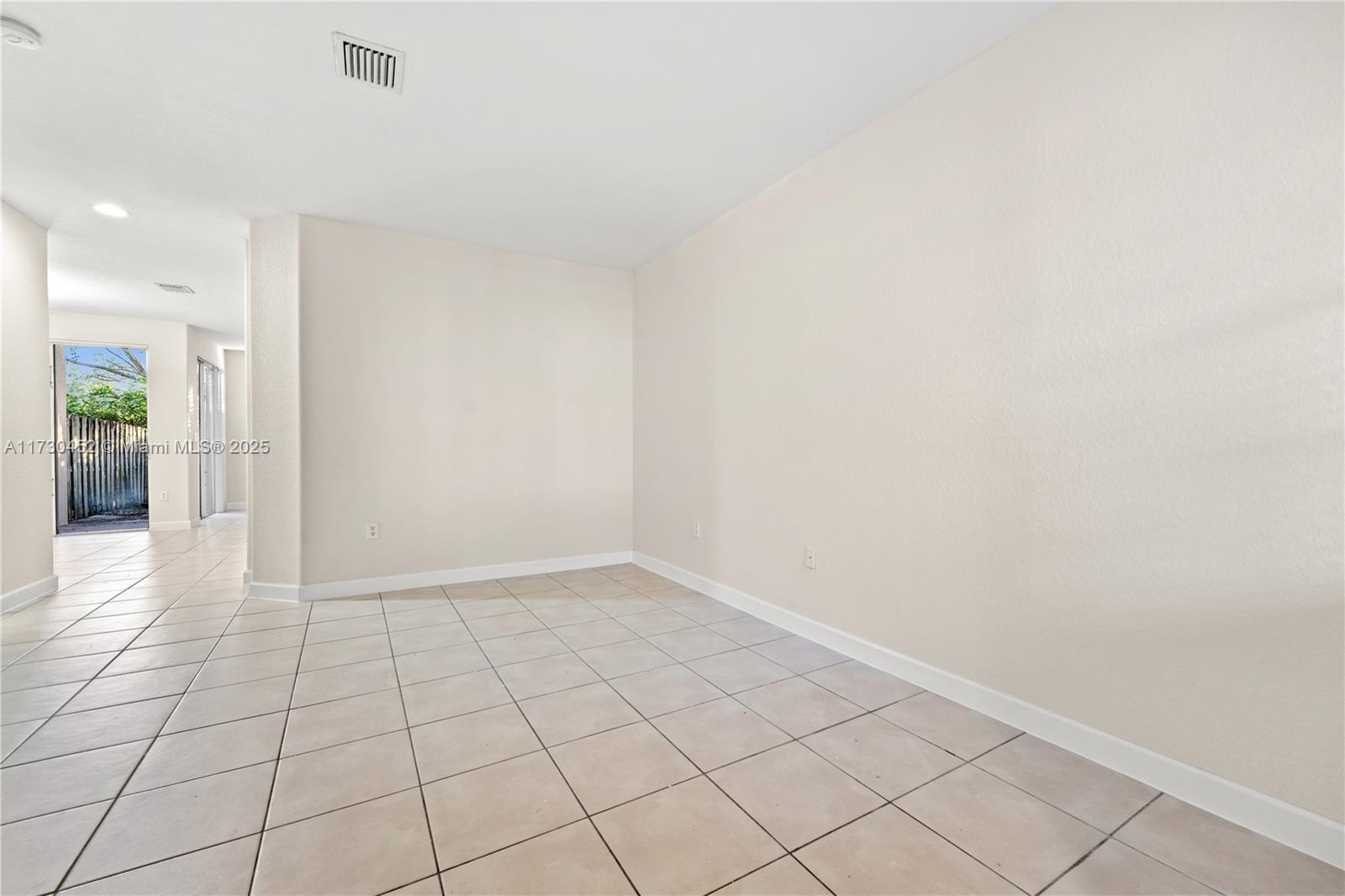 2466 Se 15th Ct Property Photo 13