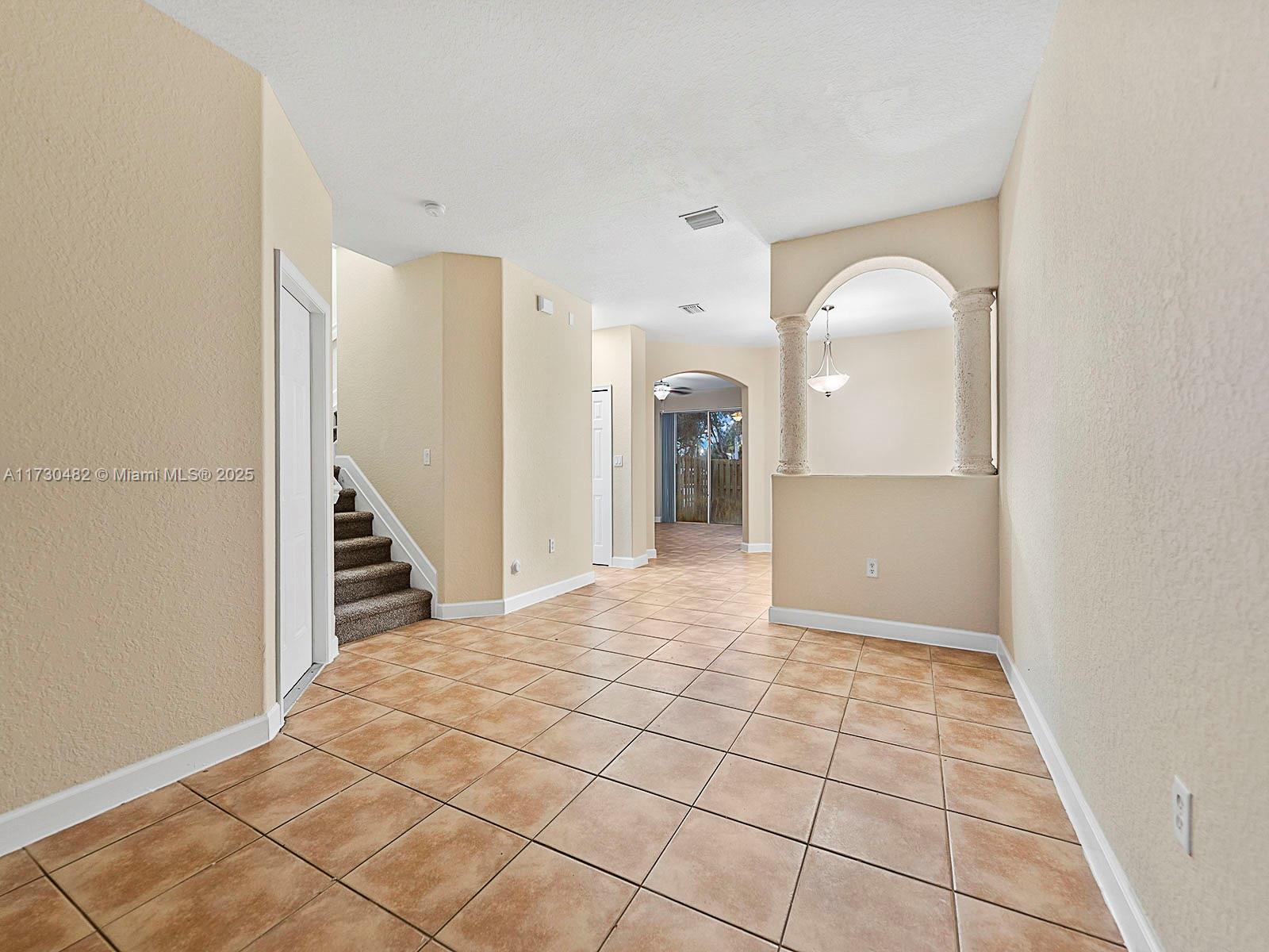 2463 Se 15th Ct Property Photo 4