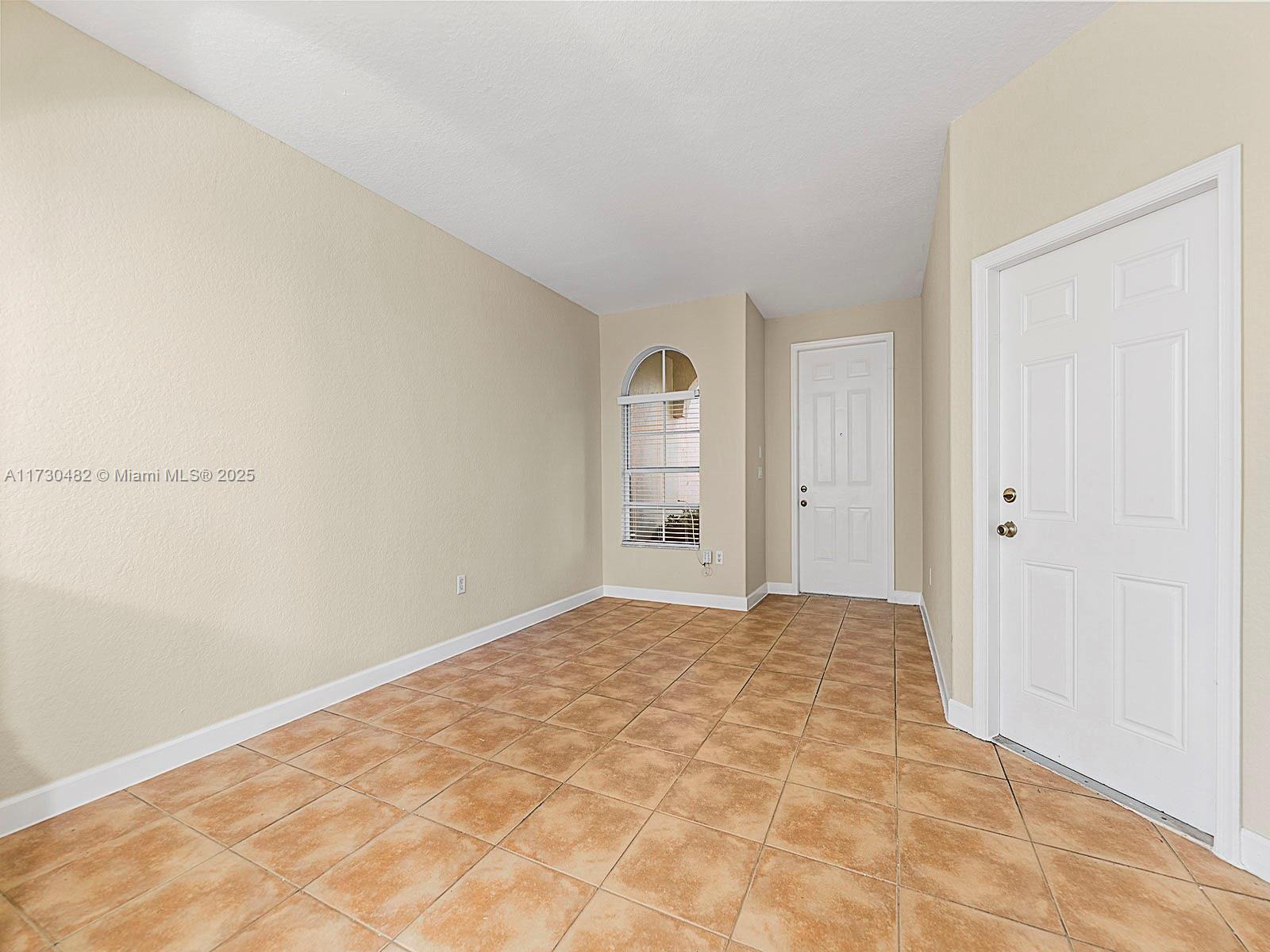 2463 Se 15th Ct Property Photo 5