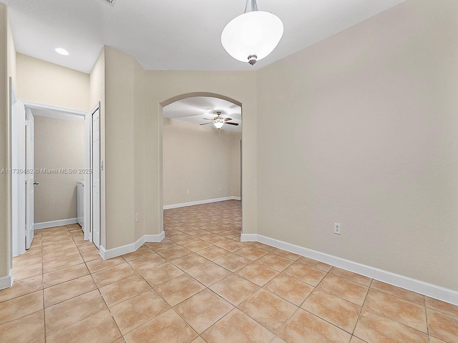 2463 Se 15th Ct Property Photo 7