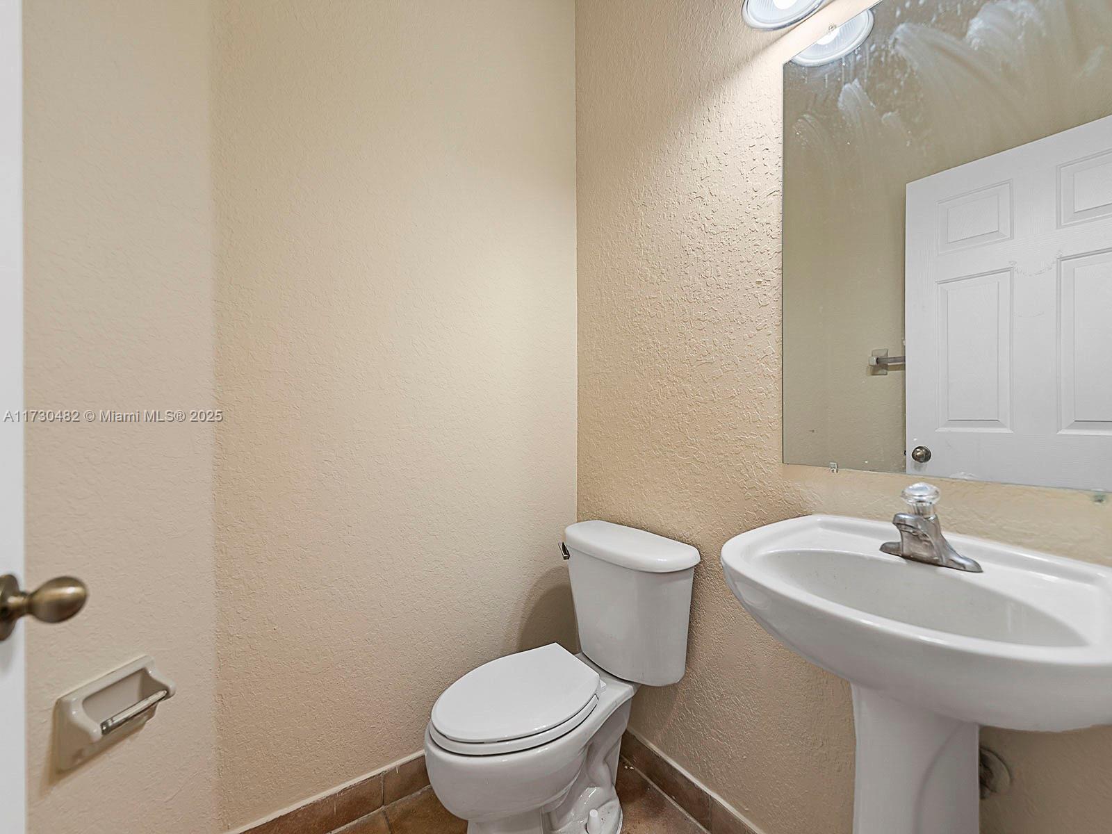 2463 Se 15th Ct Property Photo 8