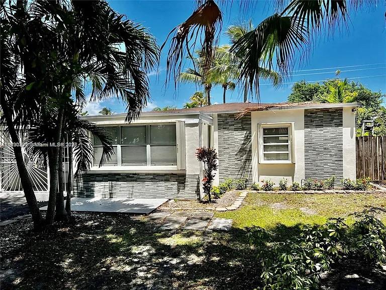 1619 Rodman St Property Photo 5