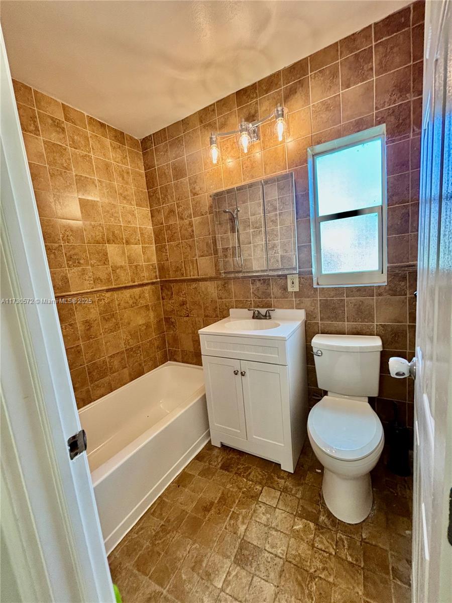 1619 Rodman St Property Photo 7