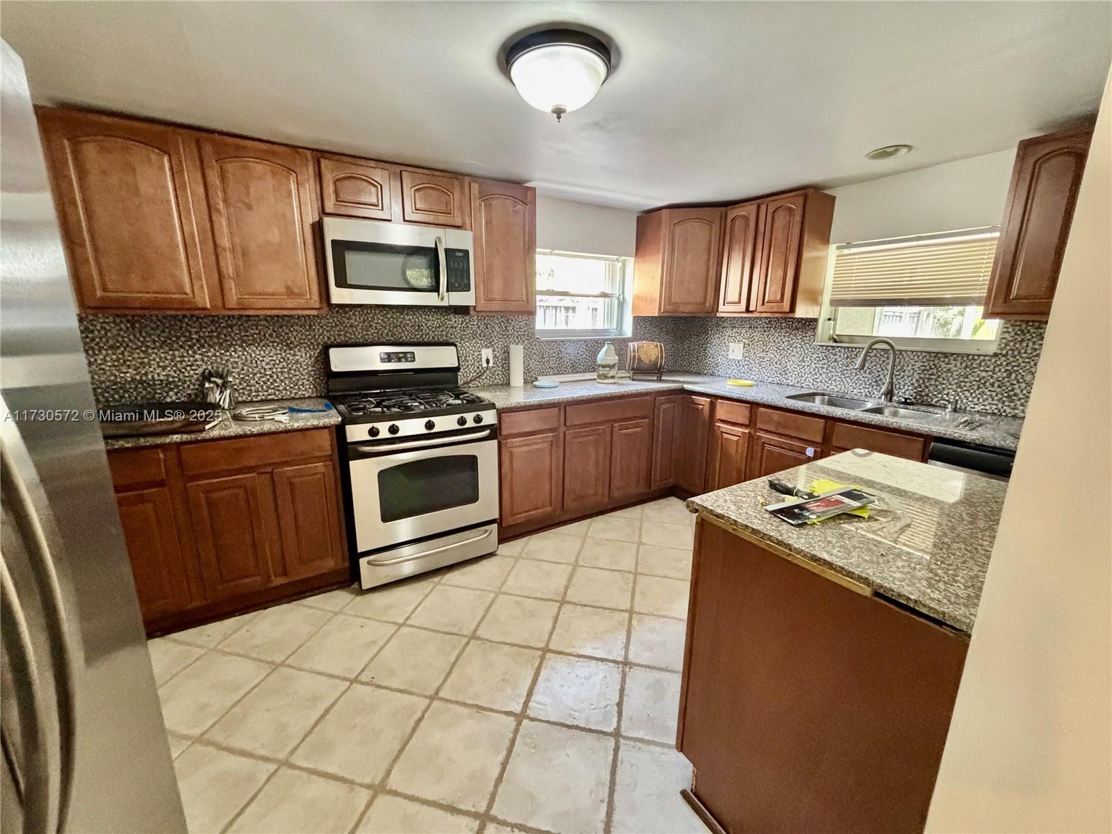 1619 Rodman St Property Photo 12