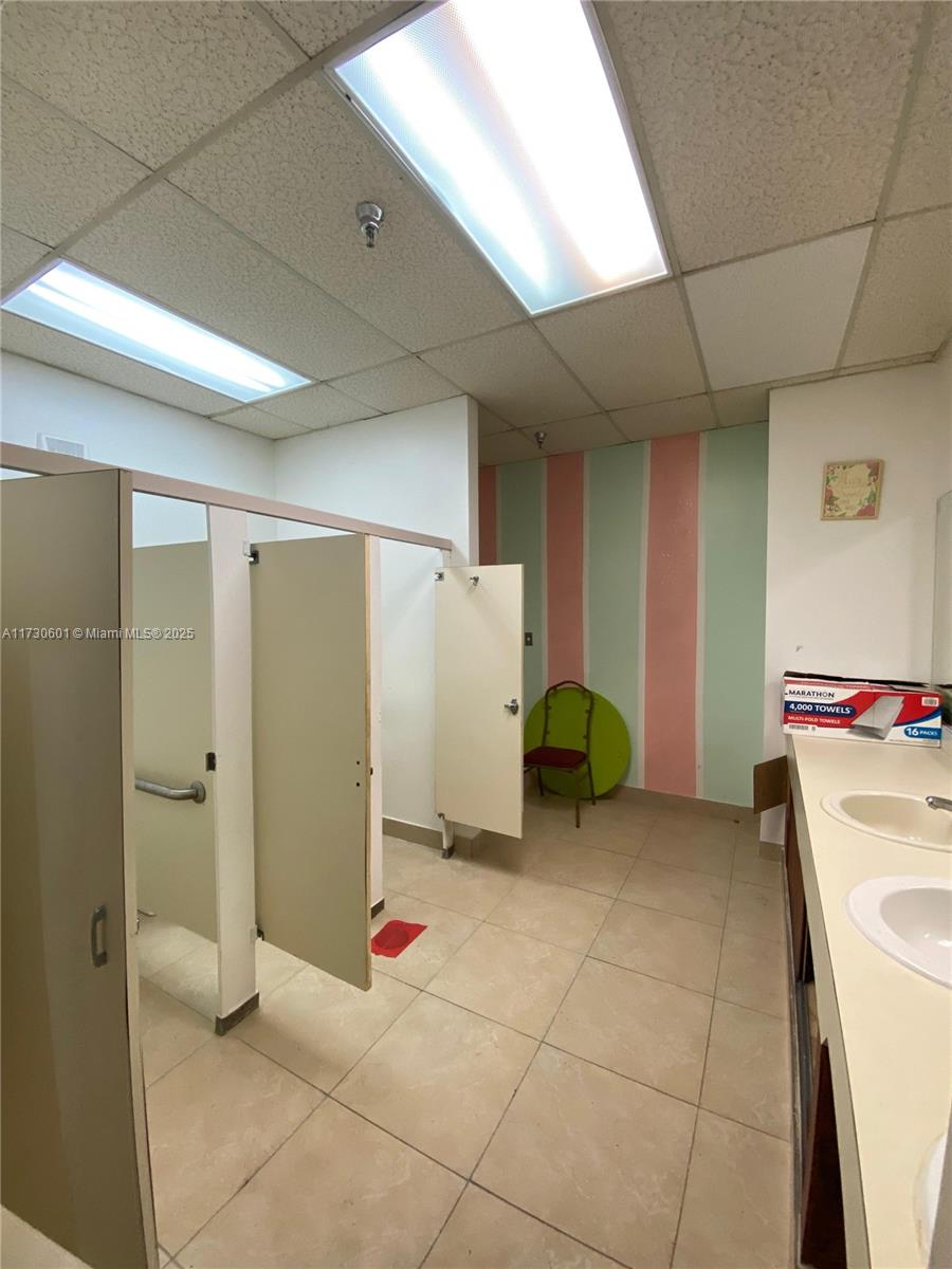 2475 S Park Ave Property Photo 13