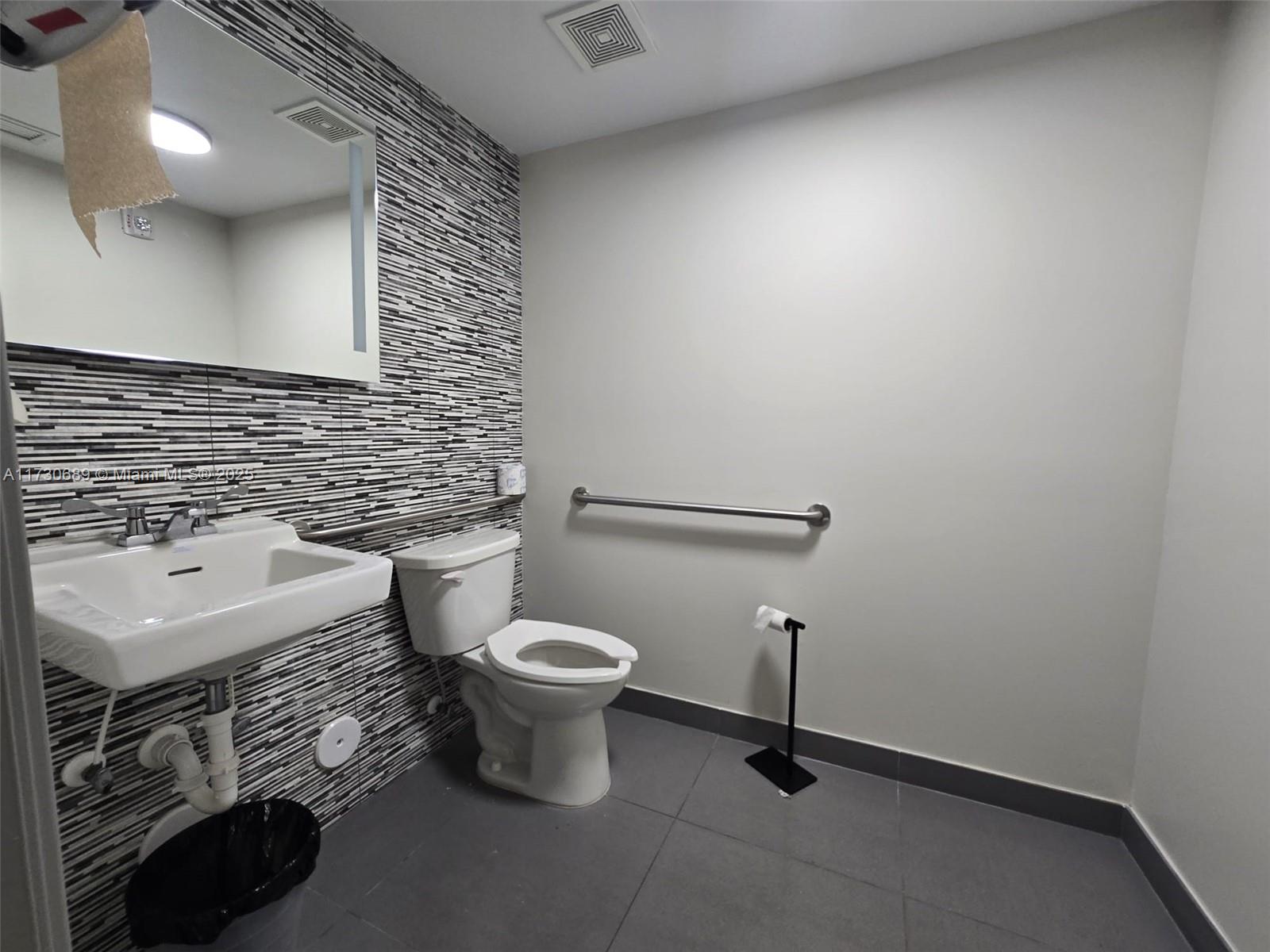 1700 Sw 2nd Ave Spa Space Property Photo 8