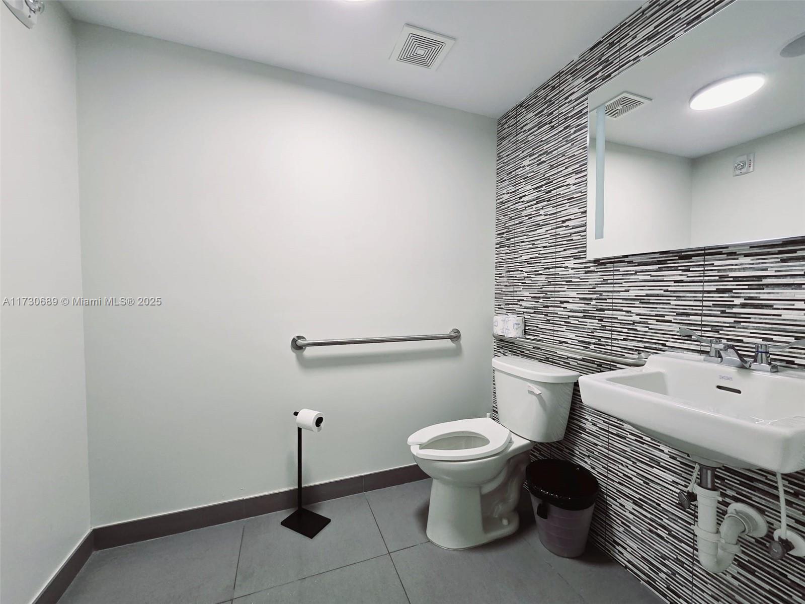 1700 Sw 2nd Ave Spa Space Property Photo 14