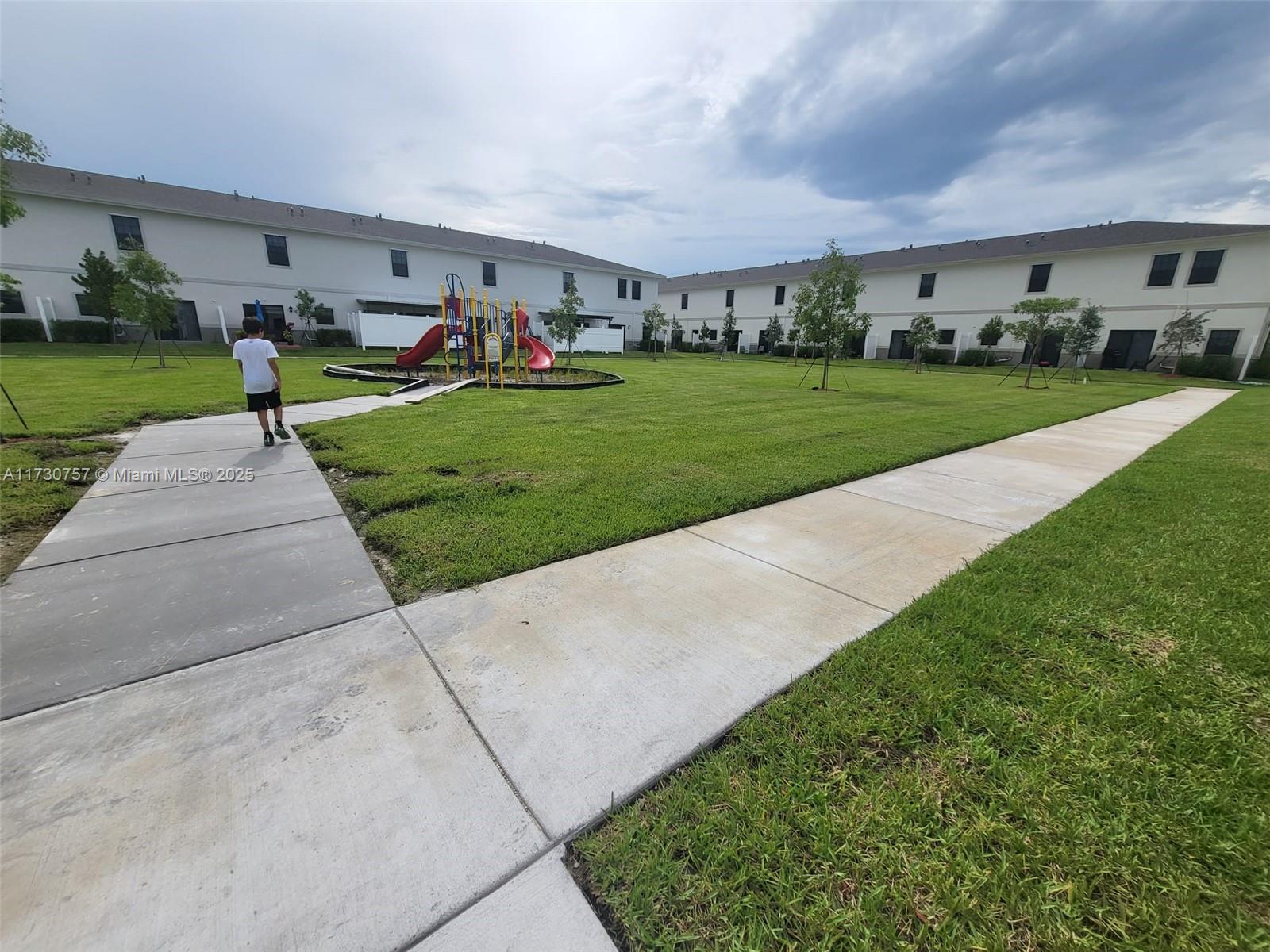 1137 Sw 6th Ct Property Photo 7