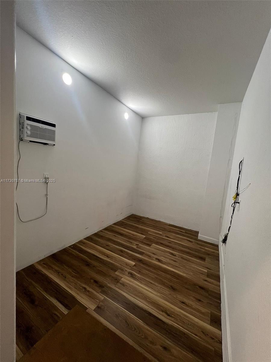 1137 Sw 6th Ct Property Photo 9