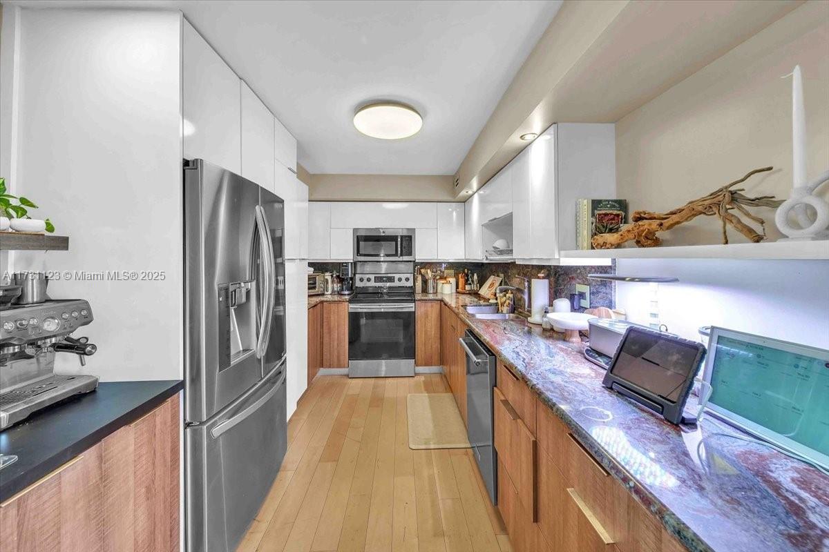11 Island Av 2010 Property Photo 6