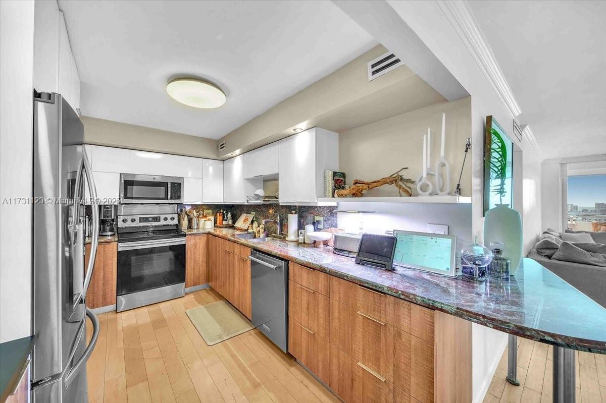 11 Island Av 2010 Property Photo 15