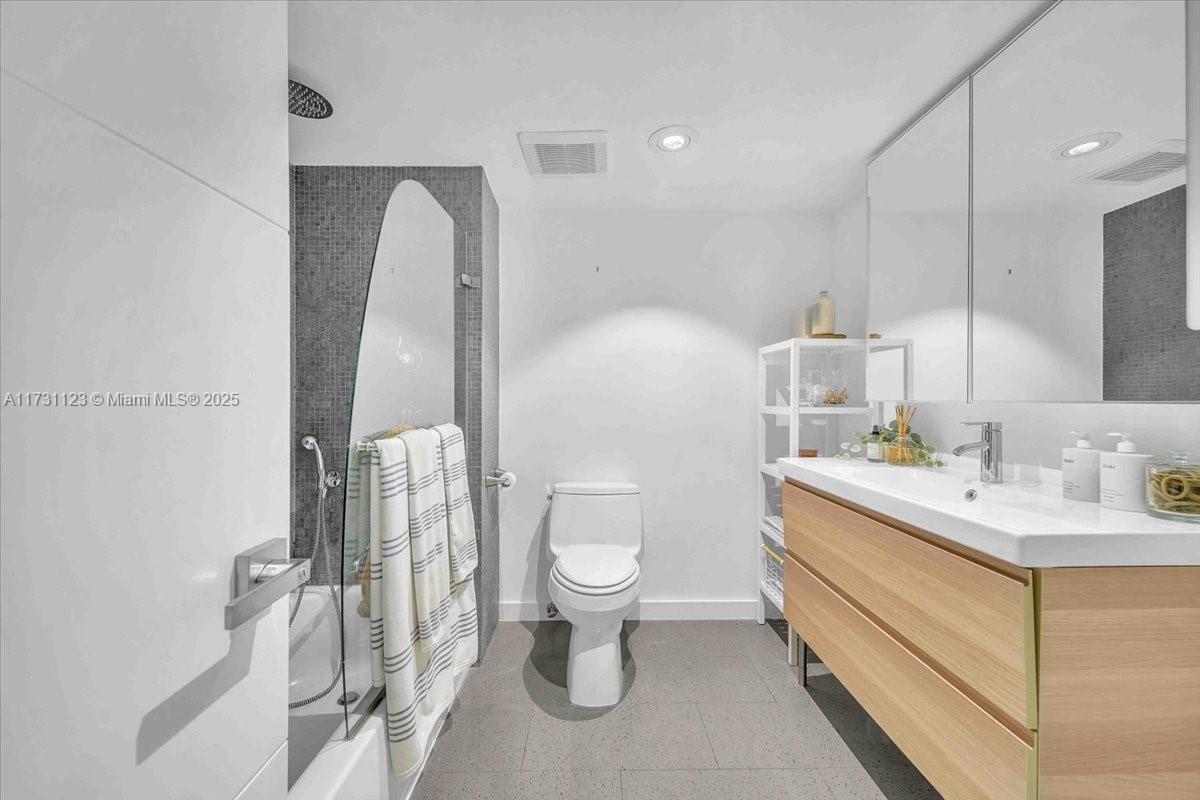 11 Island Av 2010 Property Photo 22