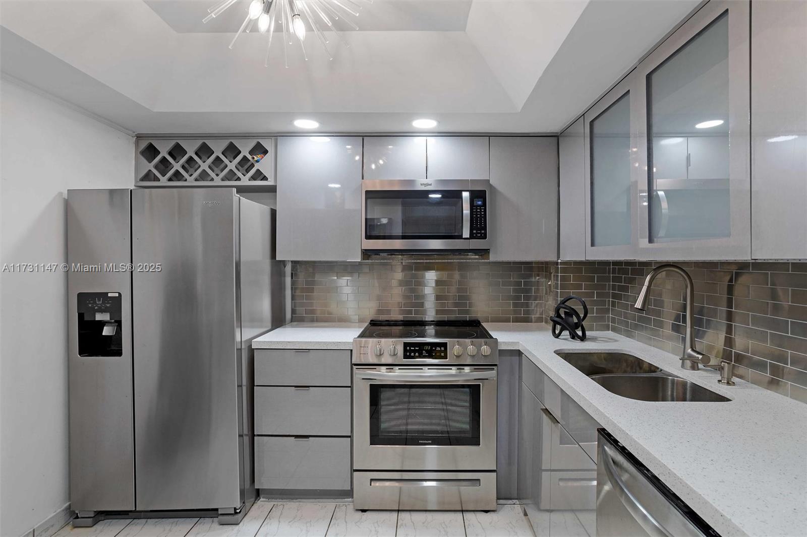 1623 Collins Ave 812 Property Photo 1