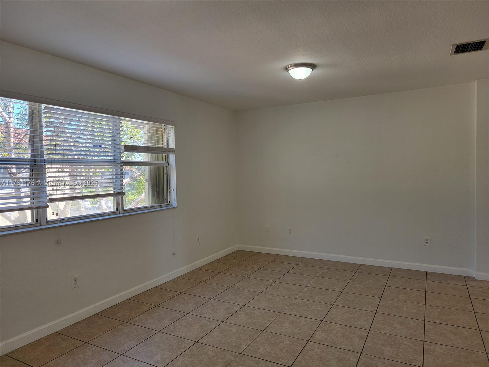 1690 Ne 33rd Ave 210-6 Property Photo 9