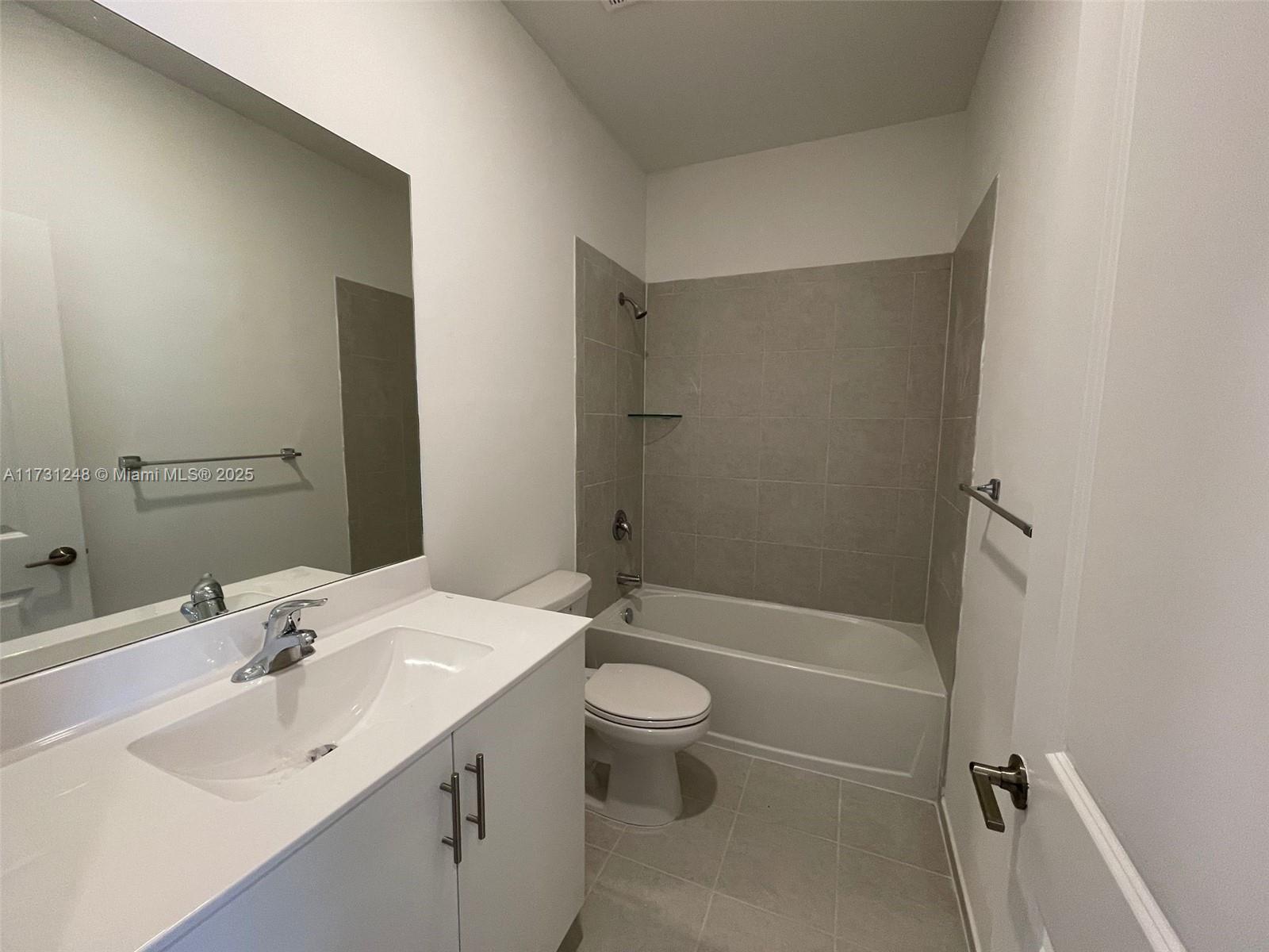 2605 Se 11th St 0 Property Photo 13