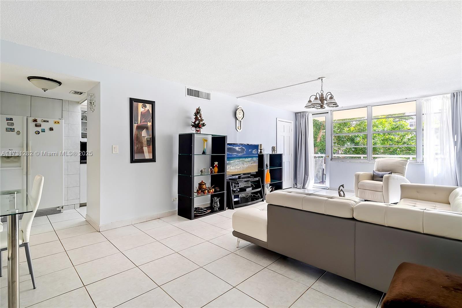 251 174 107 Property Photo 1