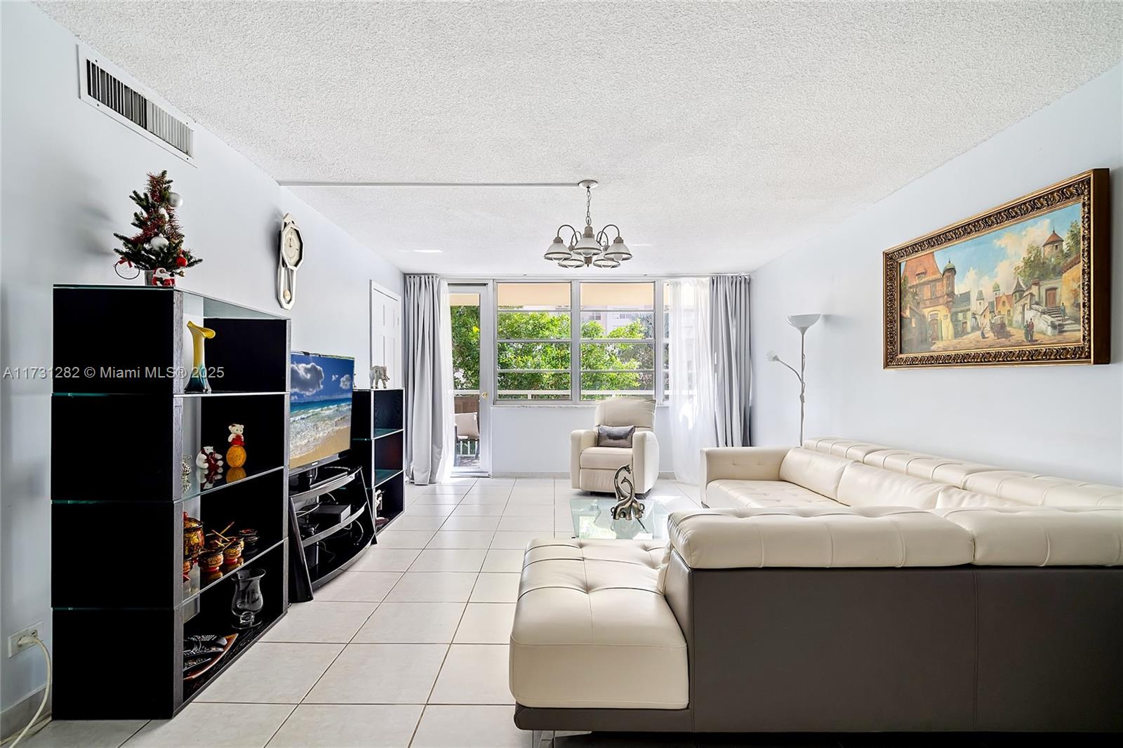 251 174 107 Property Photo 2